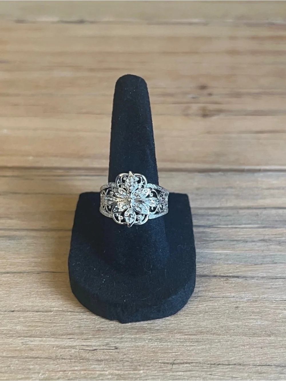 Floral Silver Tone Filigree Fashion Ring - NWOT